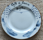 Assiette en porcelaine après restauration