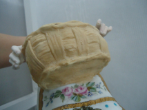 Personnage en biscuit de porcelaine après restauration