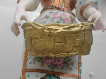 Personnage en biscuit de porcelaine avant dé-restauration