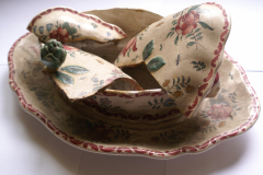 <br />Soupière en faience du XIXème