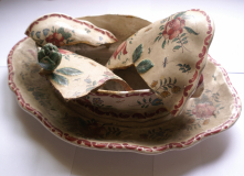 Couvercle de soupière en faience du XIXème avant restauration