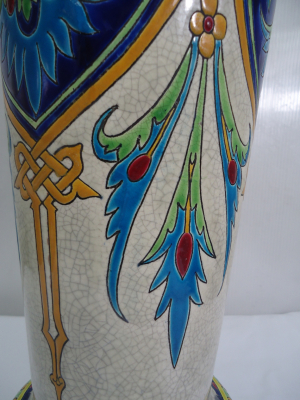 emaux-Vase en emaux de Sarreguemines après restauration (detail)